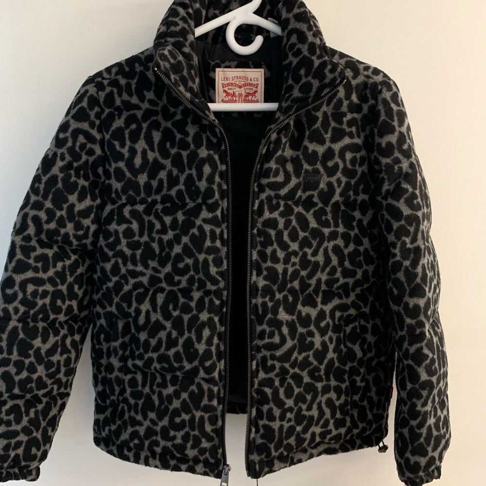 Levi’s woman’s animal print trucker puffer jacket size XS